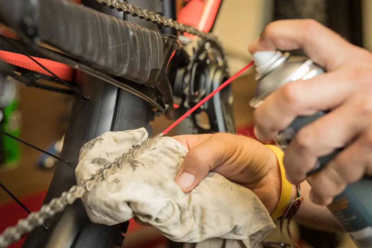 How to Clean Bike Chain Before Lubrication