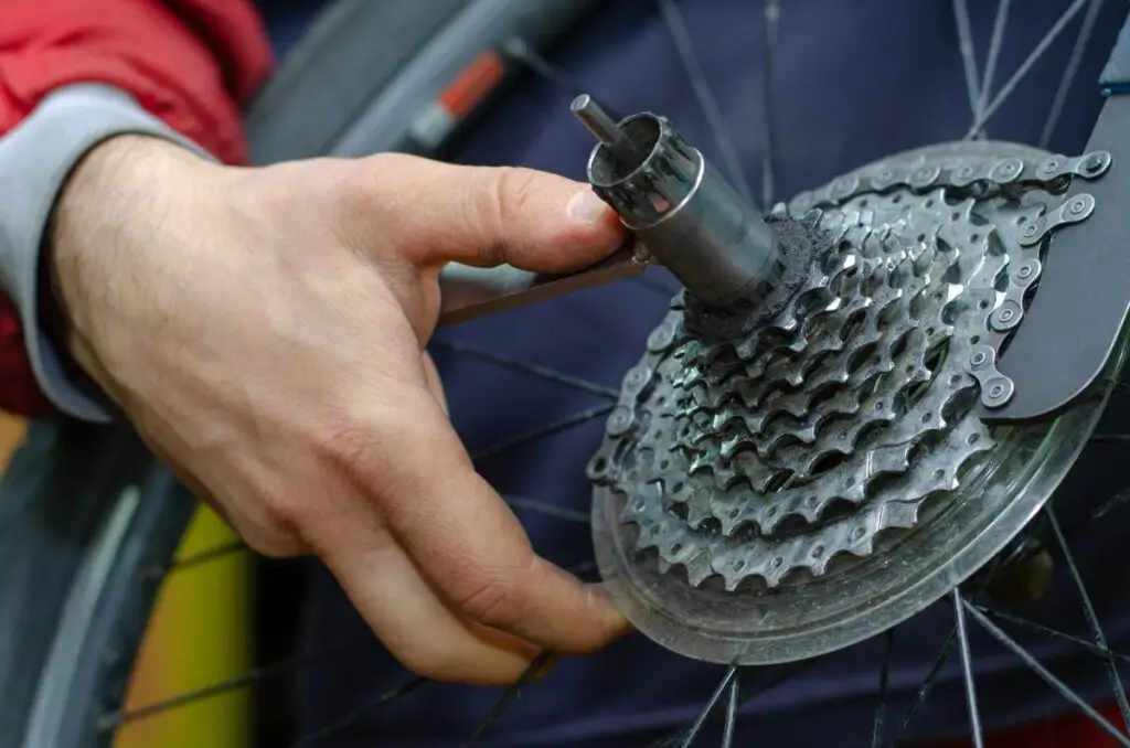 how to change cassette on road bike