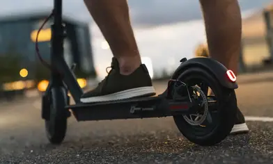 Top Speed 15MPH Taille Adulte Scooter électrique